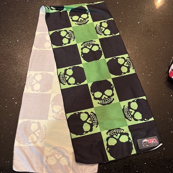 Total Skull - Sheri Moon Zombie scarf RARE - Picture 4 of 4